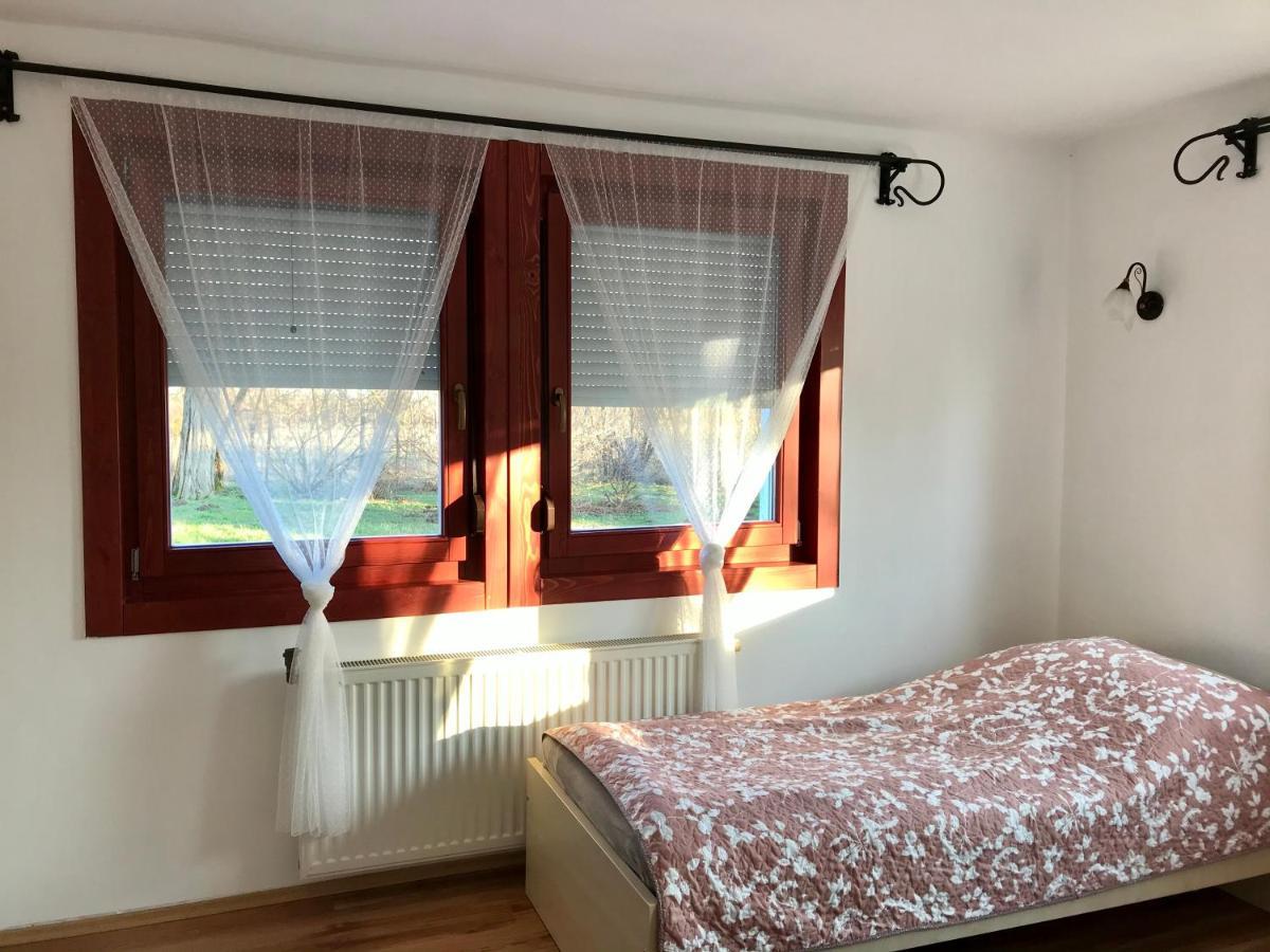 Viharsarki Apartman Gyula Exterior foto